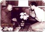  9 September 1982, 17.45 jam 45 menit. Yang dipermuliakan mengunjungi Raja Bhumibol Adulyadej di Chitralada Royal Villa setelah Raja pulih dari sakit.