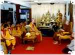  13 Desember 2003: Yang Mulia Doboom Tulku Rinpoche, Direktur Tibet House, pusat kebudayaan Mulia Dalai Lama di New Delhi, India dan Direktur Yayasan Tanggung Jawab Universal, sebuah organisasi didirikan oleh Yang Mulia Dalai Lama untuk mempromosikan harmoni yang universal dan kesejahteraan beraudiensi dengan Yang dipermuliakan di Kantor Sekretariat Supreme Patriarch, Wat Bovoranives Vihara.