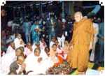  23 November 1985: Upon arrival in Kathmandu, His Holiness arrived at the official welcoming ceremony at Ananda Kuti Vihara, behind Swayambhu Hill. The official welcoming ceremony was participated in by thousands of Nepalese Buddhist Sanghas and laities.